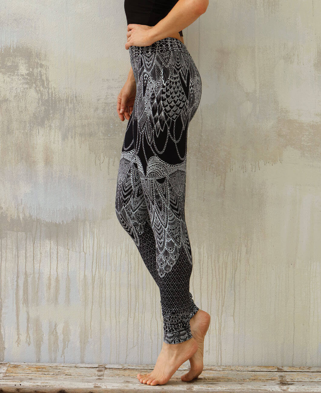My Favorite Way to Style Printed Leggings - Agent Athletica | Outfits with  leggings, Womens printed leggings, Printed leggings
